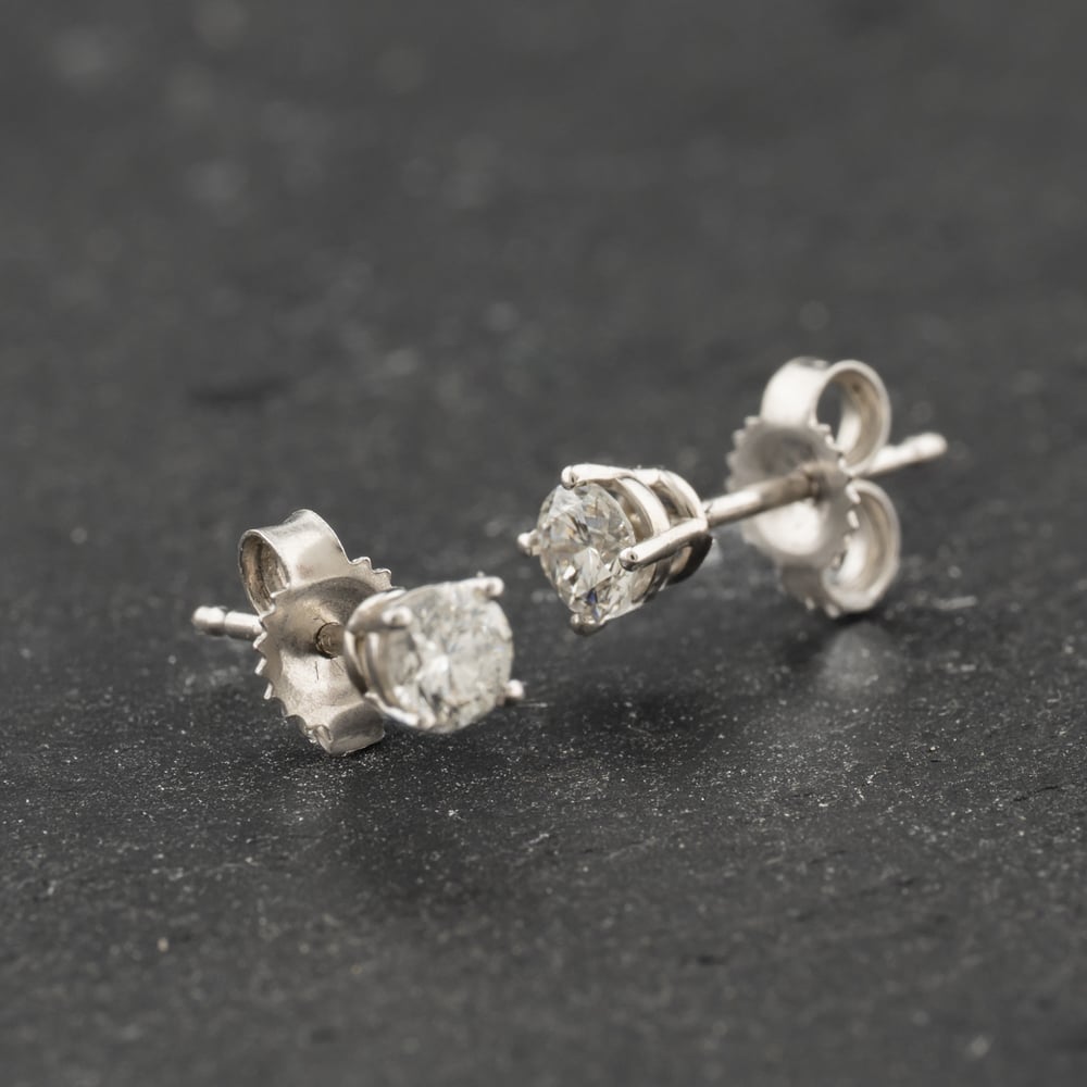 Second Hand 9ct White Gold 0.33ct Brilliant Cut Diamond Stud Earrings 43171487
