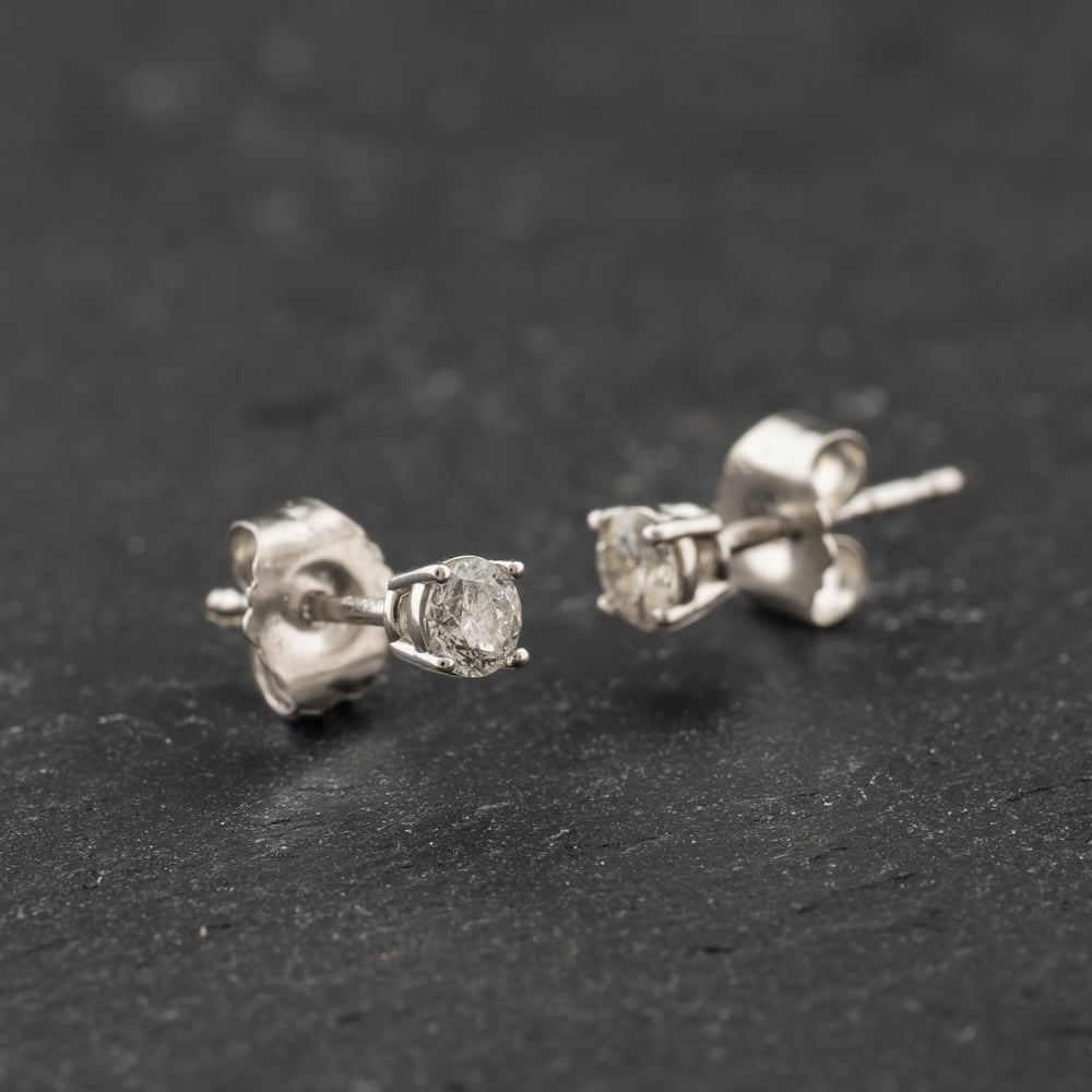 Second Hand 14ct White Gold 0.25ct Brilliant Cut Diamond Stud Earrings 43171489