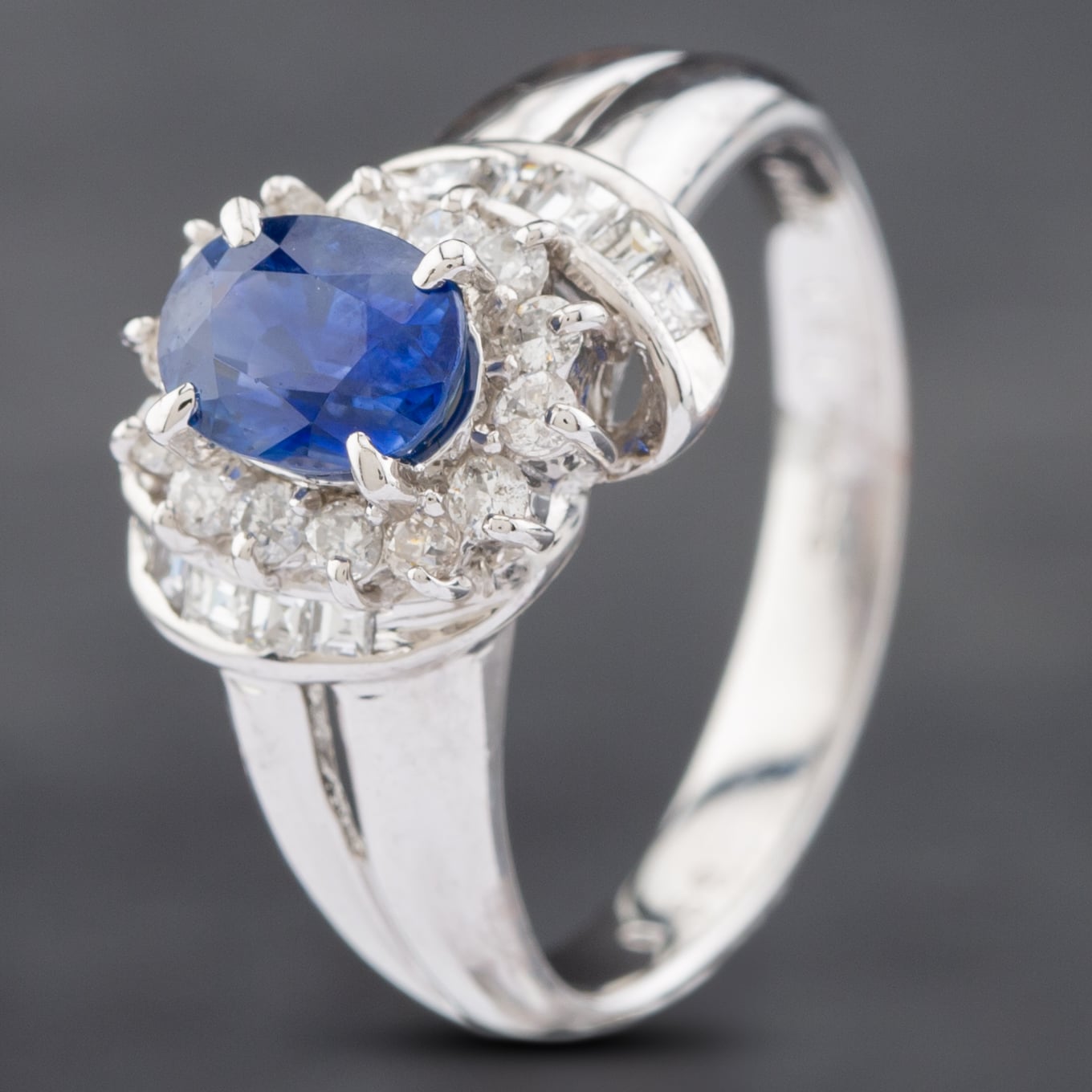 Second Hand Platinum 1.31ct Sapphire & 0.52ct Diamond Oval Cluster Ring 43361119