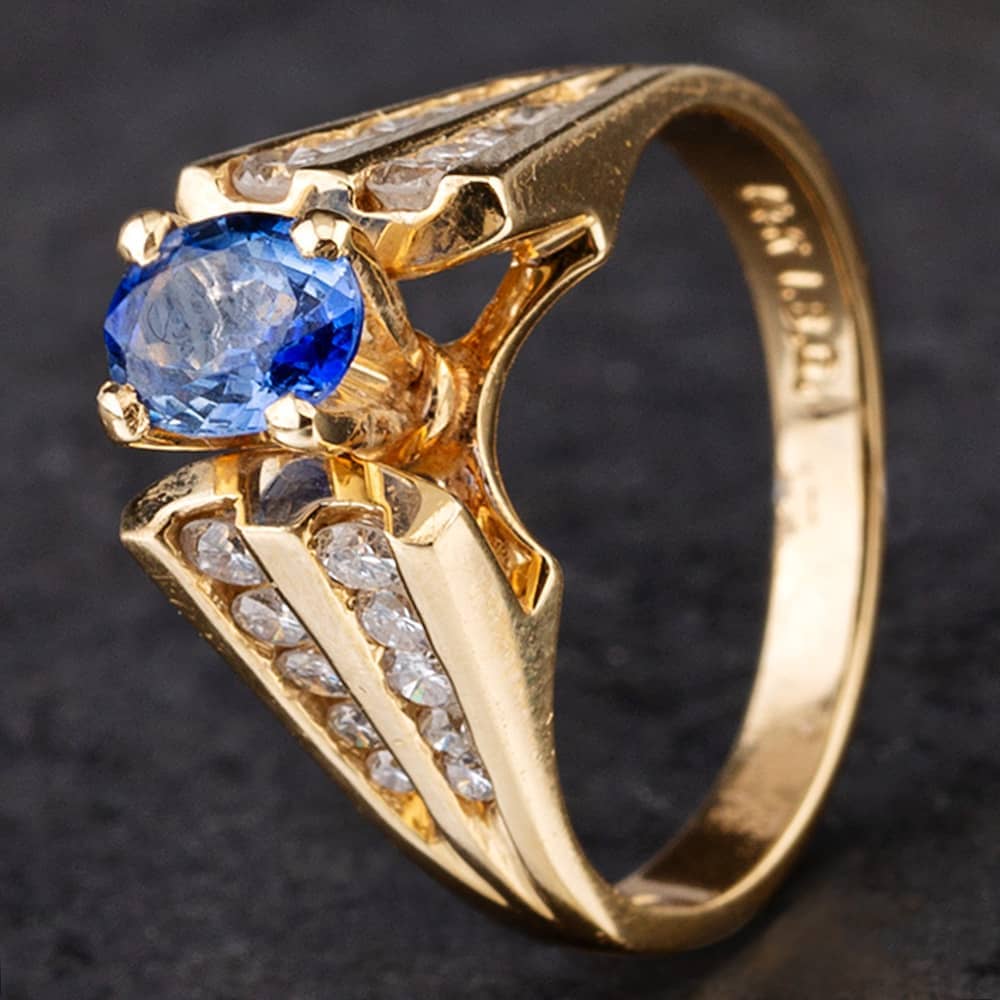 Second Hand 14ct Yellow Gold Oval Sapphire & Diamond Ring 4336179