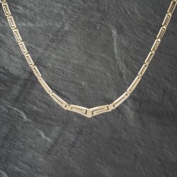 Second Hand 14ct Yellow Gold V Shaped Greek Key Design 17 Inch Collarette Chain 41041349