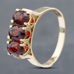 Second Hand Yellow Gold Garnet Three Stone Ring 41102708