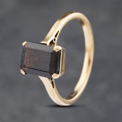 Second Hand Vintage Yellow Gold Garnet Oblong Dress Ring 41102940