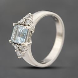 Second Hand 9ct White Gold Blue Topaz & Cubic Zirconia Seven Stone Ring 41103405