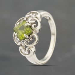 Second Hand 9ct White Gold Peridot Ornate Pattern Square Dress Ring 41103417