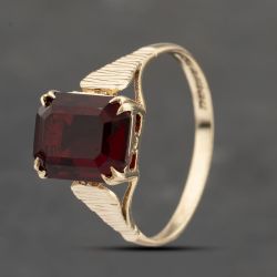Second Hand 9ct Yellow Gold Garnet Oblong Dress Ring 41103457