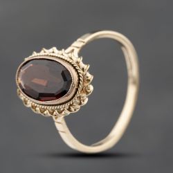 Second Hand 9ct Yellow Gold Garnet Oval Dress Ring 41103804