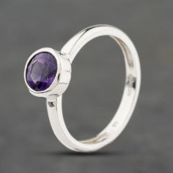 Second Hand 9ct White Gold Amethyst Rubover Set Dress Ring 41104111