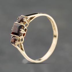 Second Hand 9ct Yellow Gold Garnet Three Stone Ring 41104154