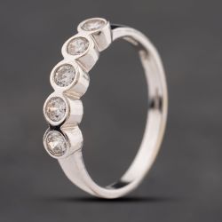 Second Hand 9ct White Gold Cubic Zirconia Rubover Set Five Stone Ring 41104210