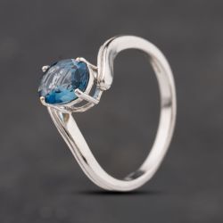 Second Hand 9ct White Gold Blue Topaz Oval Dress Ring 41104312