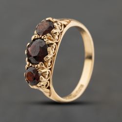 Second Hand 9ct Yellow Gold Garnet Three Stone Ring 41104420