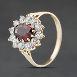 Second Hand 9ct Yellow Gold Garnet & Cubic Zirconia Oval Cluster Ring 41104491
