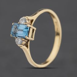 Second Hand 9ct Yellow Gold Blue Topaz & Cubic Zirconia Rectangle Three Stone Ring 41104595