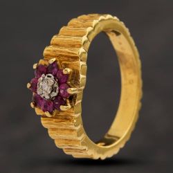 Second Hand Vintage 18ct Yellow Gold Ruby & Diamond Cluster Ring 4112315
