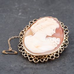 Second Hand Vintage Yellow Gold Cameo Oval Brooch 41131135