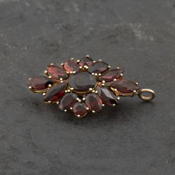 Second Hand 9ct Yellow Gold Garnet Oval Marquise Cluster Design Brooch 41131149