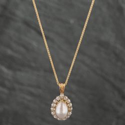Second Hand Vintage Two Colour Gold Pearl & Diamond Pear Shape Cluster Pendant & 18 Inch Spiga Chain 41141276