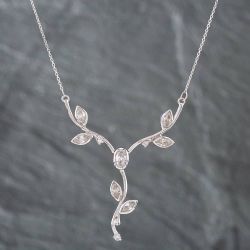 Second Hand 9ct White Gold Leaf Design Pendant & 18 Inch Trace Chain 41141863
