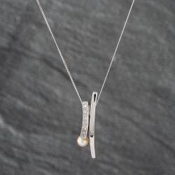 Second Hand 18ct White Gold Diamond & Pearl Crossover Gemstone Loose Pendant 41141982