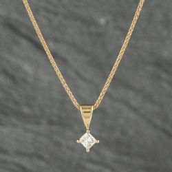 Second Hand 18ct Yellow Gold 0.35ct Princess Cut Diamond Pendant & 18 Inch Spiga Chain 41142455