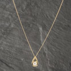Second Hand 18ct Yellow Gold 0.50ct Diamond Openwork Teardrop Pendant & 18 Inch Curb Chain 41142524