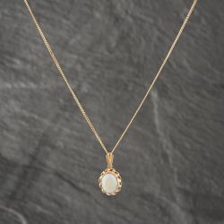 Second Hand 9ct Yellow Gold Opal Oval Pendant & 20 Inch Curb Chain 41142575