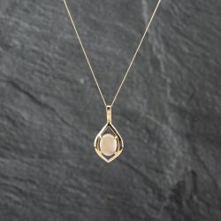Second Hand 18ct Yellow Gold Opal Pendant & 18 Inch Curb Chain 41142690