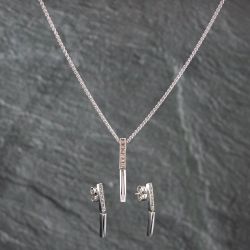 Second Hand 9ct White Gold Cubic Zirconia Hinged Bar Earrings & 18 Inch Pendant Jewellery Set 41142699
