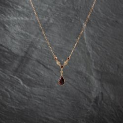 Second Hand 9ct Yellow Gold Garnet & Seed Pearl Pendant & 18 Inch Figaro Chain 41142725