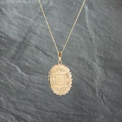 Second Hand 9ct Yellow Gold Oval Scollop Edge Engraved Locket Pendant & 18 Inch Curb Chain 41142740