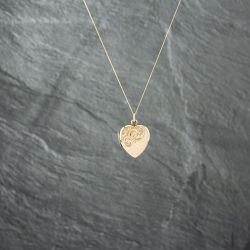 Second Hand 9ct Yellow Gold Heart Engraved Locket Pendant & 18 Inch Curb Chain 41142750