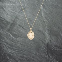Second Hand 9ct Yellow Gold Oval Flower Pattern Locket Pendant & 18 Inch Curb Chain 41142752