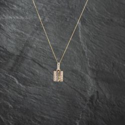Second Hand 9ct Yellow Gold Opaque Coloured Centre Stone Diamond Bar Pendant & 18 Inch Curb Chain 41142805