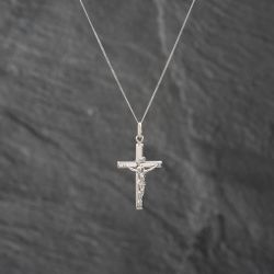 Second Hand White Gold Crucifix Cross Pendant & 18 Inch Curb Chain 41142842