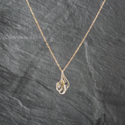 Second Hand 9ct Yellow Gold Sapphire & Cubic Zirconia Pendant & 16 Inch Curb Chain 41142850