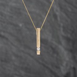 Second Hand Yellow Gold Brilliant Cut Diamond Bar Pendant & 18 Inch Curb Chain 41142852