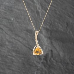 Second Hand 9ct Yellow Gold Citrine Triangular Bar Pendant & 18 Inch Curb Chain 41142868
