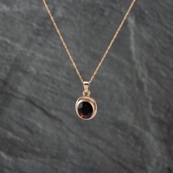 Second Hand 9ct Yellow Gold Oval Garnet Pendant & 18 Inch Prince Of Wales Chain 41142875