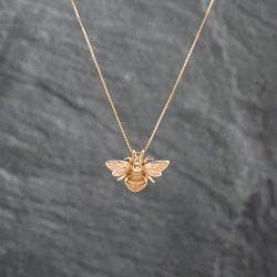 Second Hand 9ct Yellow Gold Bumble Bee Pendant & 18 Inch Box Chain 41142889
