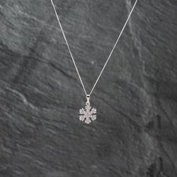 Second Hand 9ct White Gold 0.26ct Diamond Snowflake Pendant & 18 Inch Curb Chain 41142910