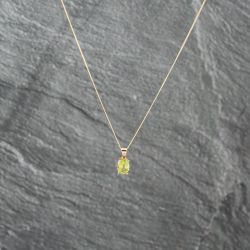 Second Hand 9ct Yellow Gold Peridot Oval Four Claw Set Pendant & 18 Inch Curb Chain 41142939
