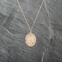 Second Hand 9ct Yellow Gold Oval Foliate Engraved And Embossed Locket Pendant & 18 Inch Curb Chain 41142947