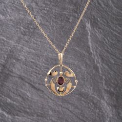 Second Hand Vintage Rose Gold Garnet Decorative Openwork Pendant & 18 Inch Belcher Chain 41142950