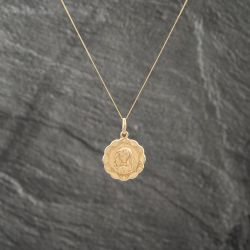 Second Hand 9ct Yellow Gold Scalloped St Christopher Pendant & 18 Inch Curb Chain 41142963