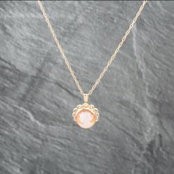 Second Hand 9ct Yellow Gold Cameo Pendant & 16 Inch Prince Of Wales Chain 41143078