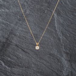 Second Hand 9ct Yellow Gold Cubic Zirconia Round Pendant & 18 Inch Curb Chain 41143088