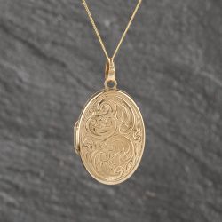 Second Hand Yellow Gold Patterned Oval Locket Pendant & 18 Inch Curb Chain 41143133
