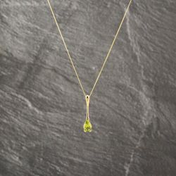 Second Hand 9ct Yellow Gold Peridot Pear Shaped Pendant & 18 Inch Curb Chain 41143217