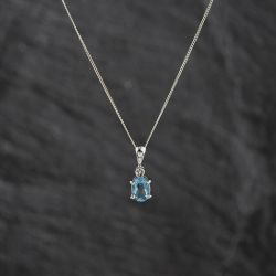 Second Hand 9ct White Gold Blue Topaz & Diamond Pendant & 16 Inch Curb Chain 41143247